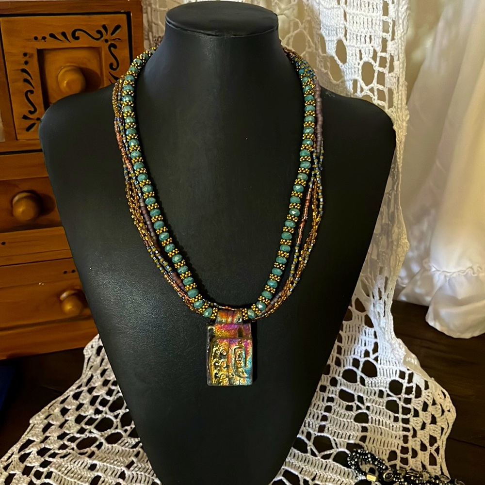 Beautiful Hand Beaded Necklace (3)